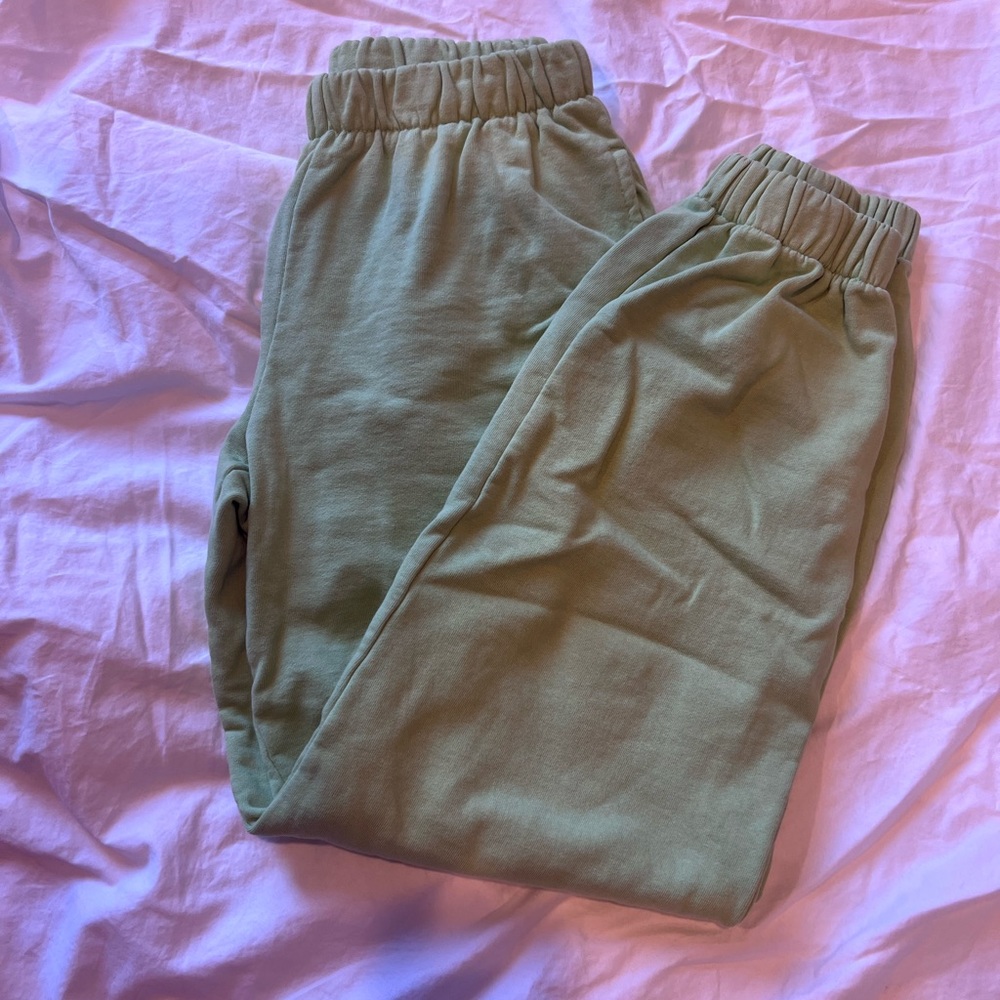 💚 rare brandy melville lime green sweats💚